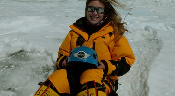 Karina Oliani chegou ao cume do Everest. - Divulgação
