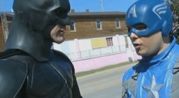Batman e Capitão América de mentira - Reprodução / Vídeo