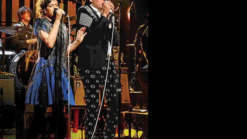 EM CHAMAS Régine e Butler no palco, no Saturday Night Live