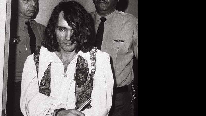 MANDANTE E VíTIMA
Charles Manson em 1969, sem barba, logo no momento em que foi preso;