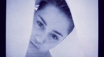 Miley Cyrus - Adore You - Reprodução / Vídeo