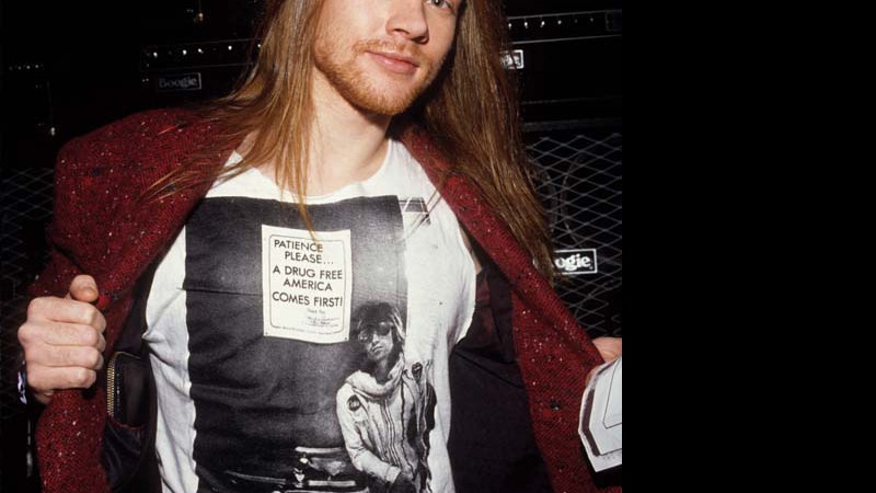 Um Guns e um Stone - “É engraçado ver o Axl Rose usando esta camiseta com o Keith Richards estampado”, diz John Varvatos. “Desconfio que ambos estavam intoxicados nas duas ocasiões”