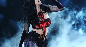 Katy Perry também cantou no Grammy - ela apresentou seu novo single, "Black Horse", com ajuda do rapper Juicy J. - Matt Sayles / AP