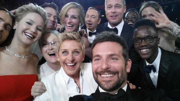 A foto tuitada por Ellen DeGeneres entrou para a história das redes sociais, batendo recorde de compartilhamento no Twitter