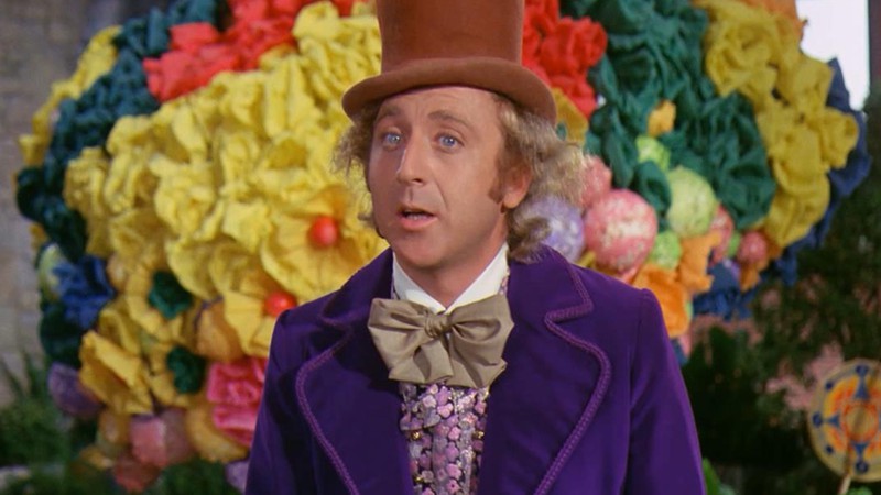 A roupa de Willy Wonka em A Fantástica Fábrica de Chocolate: Um casaco roxo e uma cartola é uma fórmula simples para um figurino memorável.