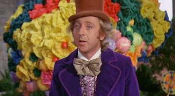 A roupa de Willy Wonka em A Fantástica Fábrica de Chocolate: Um casaco roxo e uma cartola é uma fórmula simples para um figurino memorável. - Reprodução