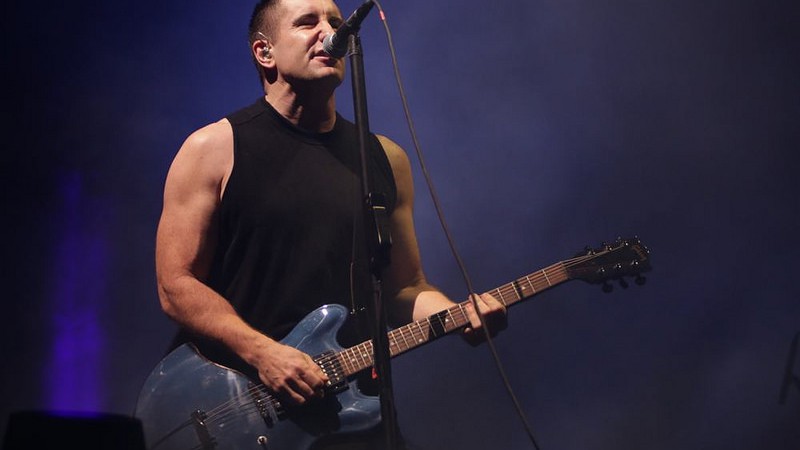 Trent Reznor à frente do Nine Inch Nails no Lollapalooza 2014