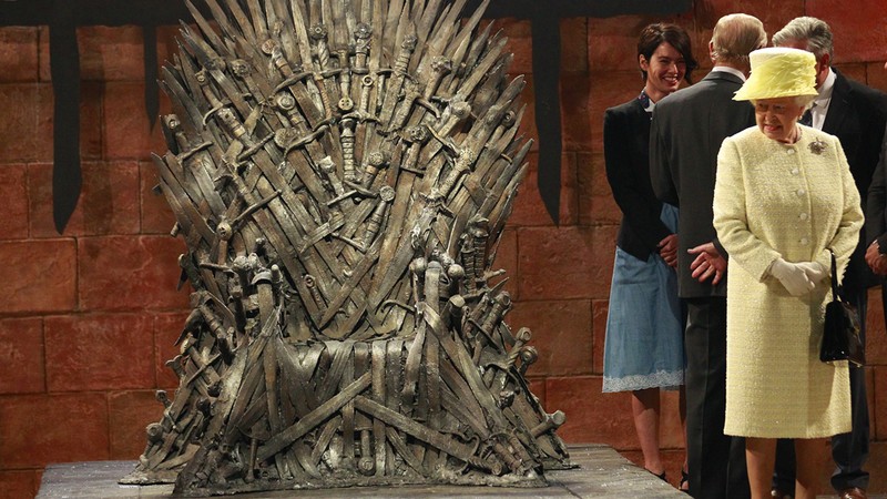 Rainha Elizabeth II no set de Game of Thrones