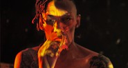 Músico britânico Tricky, em imagem para divulgar o disco <i>Adrian Thaws</i> - Divulgação