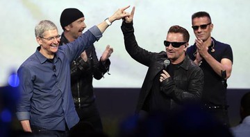 A banda U2 durante o lançamento do disco Songs of Innocence na conferência da Apple. Leia tudo aqui.
 - Marcio Jose Sanchez/AP