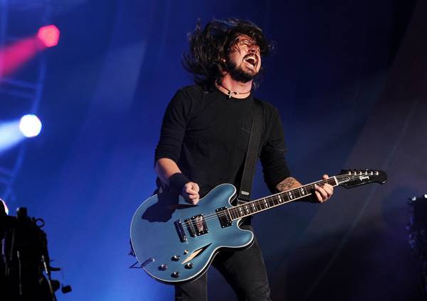 Foo Fighters durante show nos Estados Unidos, em 2012