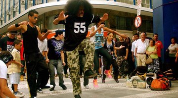 O pedaço de chão, na esquina das ruas 24 de maio com a Praça Dom José Gaspar, foi o palco em que floresceu o inicio do movimento hip-hop - Divulgação/Gilberto Yoshinaga