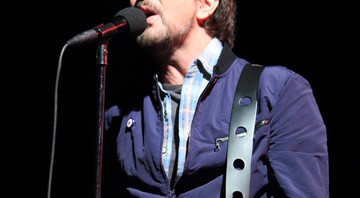 Eddie Vedder se apresenta com o Pearl Jam na Baltimore Arena, nos Estados Unidos, em outubro de 2013.  - Owen Sweeney/AP
