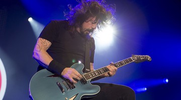 Dave Grohl, do Foo Fighters, se apresenta no Bud Light Hotel, em Nova York, em fevereiro de 2014. - Greg Allen/AP