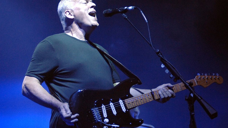 David Gilmour se apresenta na Itália, em 2006, na turnê do último disco solo dele, On the Island


