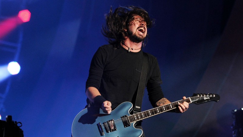 Dave Grohl e o Foo Fighters se apresentam no festival Global Citizen Festival, no Central Park, em Nova York, em setembro de 2012.