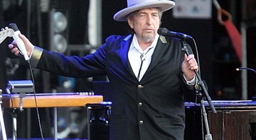 Bob Dylan se apresenta no festival Les Vieilles Charrues, em Carhaix, na região oeste da França.  - David Vincent/AP