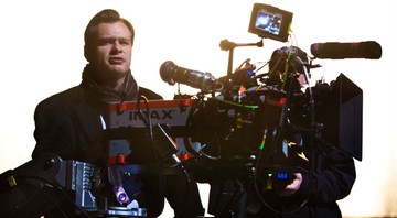 O diretor Christopher Nolan, em ação durante as filmagens de <i>Batman: O Cavaleiro das Trevas</i> - Ron Phillips/Warner Bros./AP
