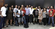 O prefeito Fernando Haddad e os artistas escolhidos para a curadoria do mural de grafite na Avenida 23 de Maio - Heloisa Ballarini/Secom