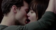 Christian Grey (Jamie Dornan) e Anastasia Steele (Dakota Johnson) no novo trailer de <i>Cinquenta Tons de Cinza</i> - Reprodução