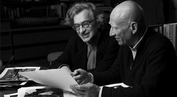 O cineasta Wim Wenders e o fotógrafo Sebastião Salgado em cena do documentário <i>O Sal da Terra</i> - Divulgação