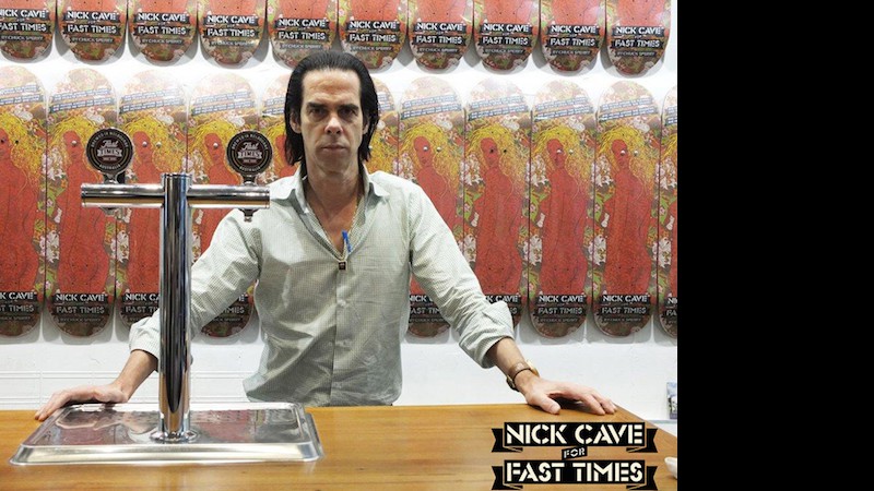 Nick Cave com seu skate
