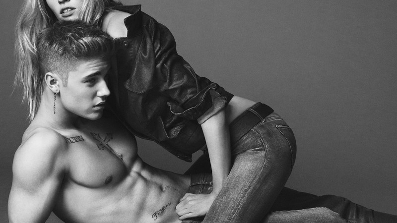 Justin Bieber e Lara Stone para Calvin Klein - Divulgação