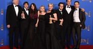 O elenco e o diretor de <i>Boyhood</i> (Richard Linklater) após o filme vencer o Globo de Ouro na categoria Melhor Drama - Jordan Strauss/AP