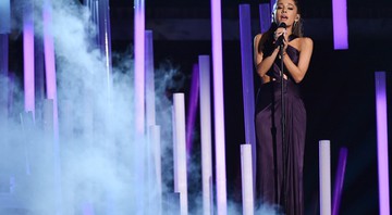 Ariana Grande faz show no Grammy 2015 - AP