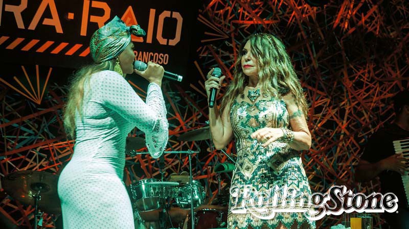 Elba Ramalho recebeu Gaby Amarantos no palco do projeto Elba Convida.