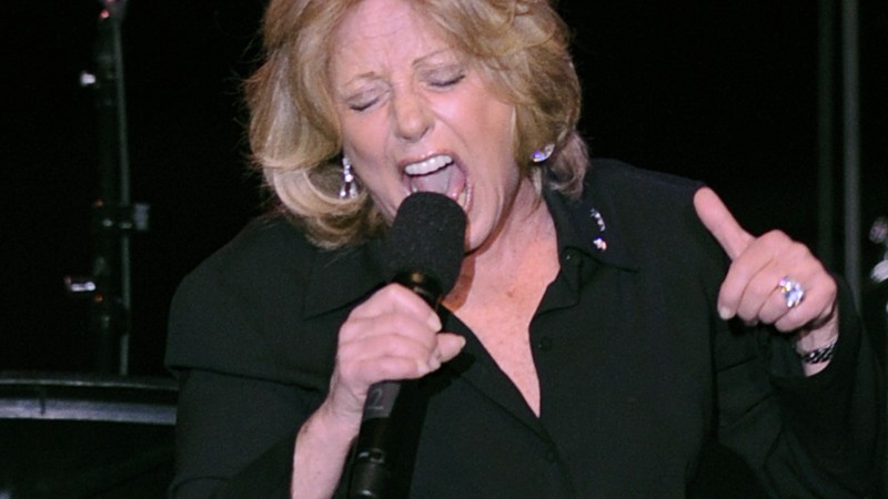 Cantora, que faleceu em 16 de fevereiro de 2015, durante apresentação em 2015 