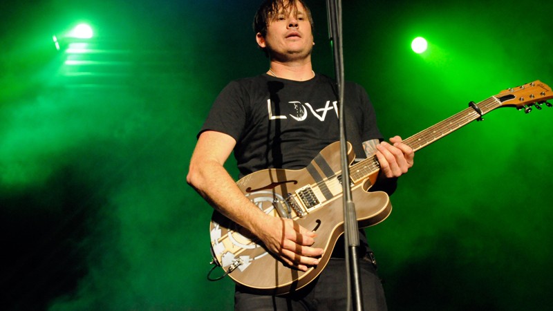 Ex-vocalista e guitarrista do Blink 182 durante show em 2009