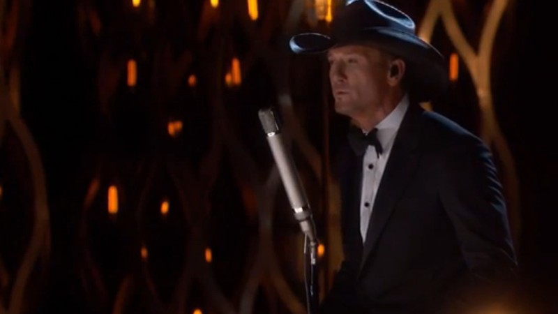 Tim McGraw canta “I'm Not Going to Miss You”, de Glen Campbell, no Oscar 2015