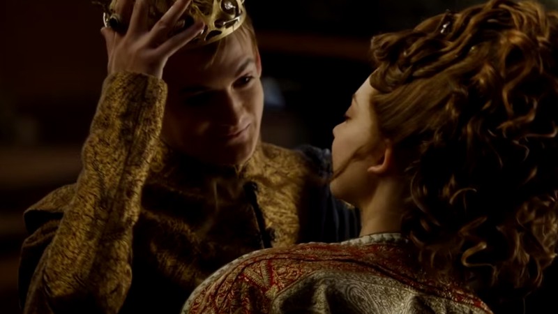 Beijo constrangedor de Jack Gleeson e Natalie Dormer (ou Joffrey Baratheon e Margaery Tyrell) em vídeo de bastidores de Game of Thrones