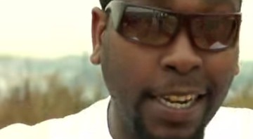 Rapper sul-africano no clipe de Isbhamu somdoko - Reprodução