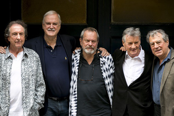 Michael Palin, Terry Jones, John Cleese, Eric Idle e Terry Gilliam, em junho de 2014, no Festival de Cinema de Tribeca
