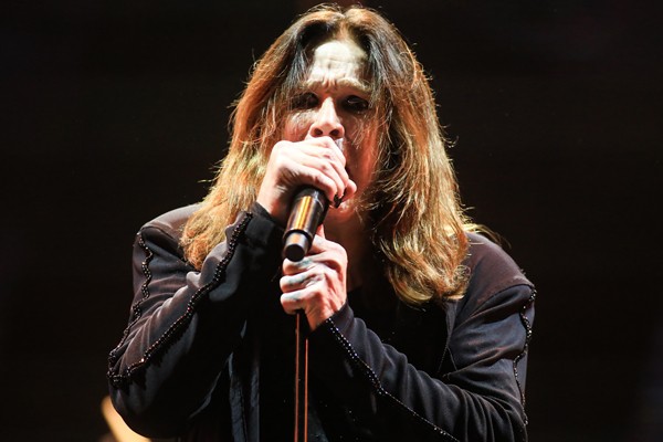 Ozzy Osbourne deixa o público brasileiro de joelhos durante show no festival Monsters of Rock 2015.
