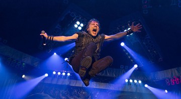 Bruce Dickinson em ação pelo Iron Maiden - Divulgação