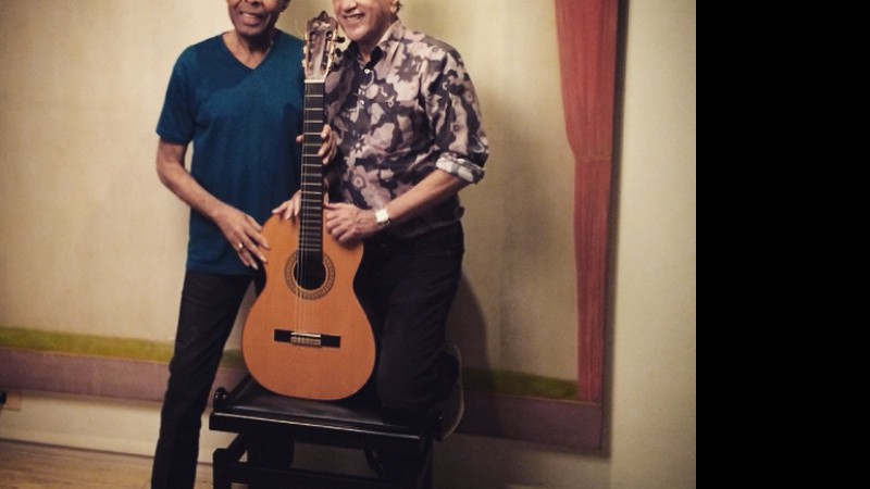 Gilberto Gil e Caetano Veloso em anúncio da turnê Dois Amigos, Um Século de Música.