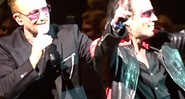 Bono Vox e sósia durante show em Los Angeles - Reprodução/vídeo