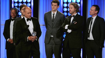 Elenco de Silicon Valley recebendo o prêmio de Melhor Série Cômica no Critics' Choice Television Awards 2015. -  Vince Bucci/ AP