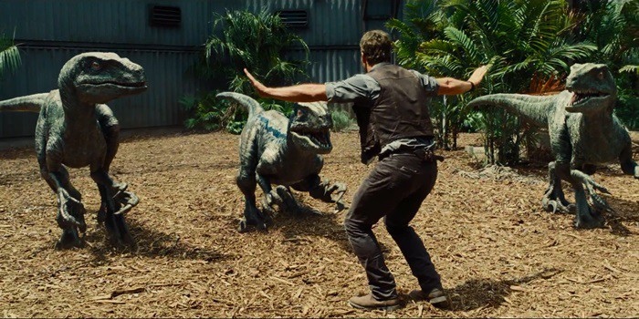 Chris Pratt em Jurassic World: O Mundo dos Dinossauros.
