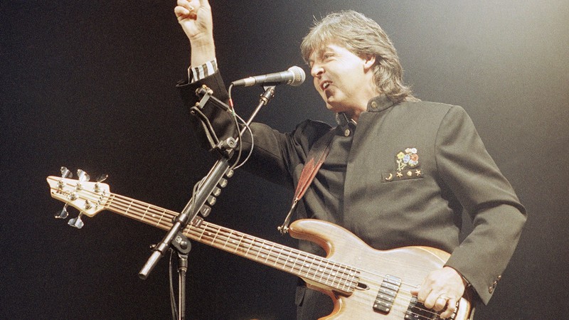 Paul McCartney em show no ano de 1990