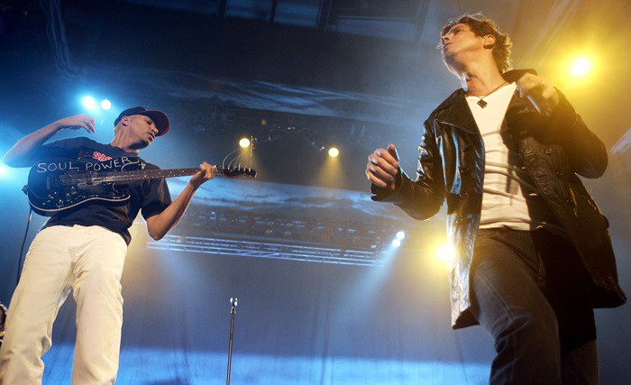 Chris Cornell e Tom Morello em ação com o Audioslave. - AP