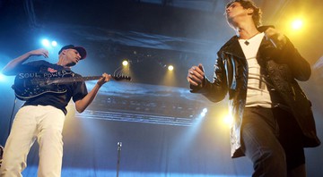 Chris Cornell e Tom Morello em ação com o Audioslave. - AP