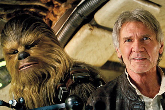 Chewbacca (Peter Mayhew) e Han Solo (Harrison Ford) em Star Wars: Episódio VII - O Despertar da Força
