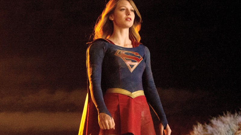 A atriz Melissa Benoist como Kara Danvers na série Supergirl