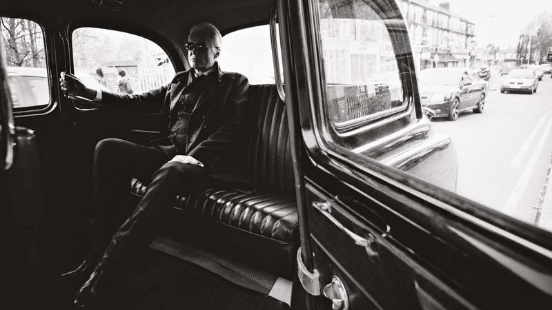 “Fotografei Jimmy Page em Londres, no banco traseiro de um táxi. A imagem foi usada em uma campanha
do estilista John Varvatos”