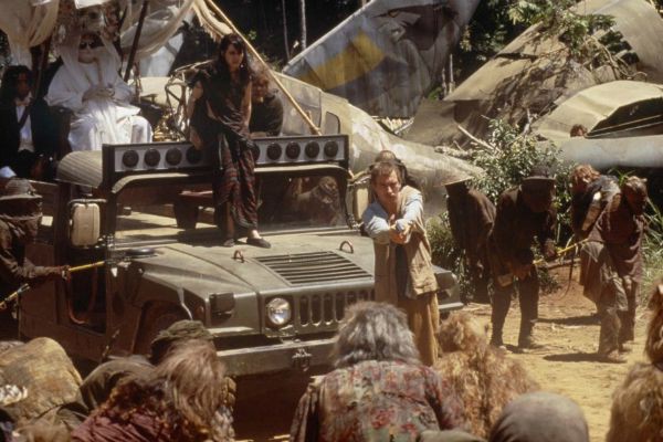 Cena do filme <i>A Ilha do Dr. Moreau</i>, de 1996 - Divulgação