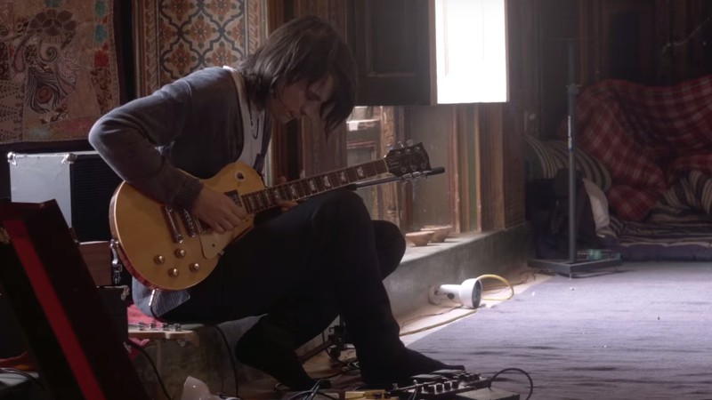 Jonny Greenwood, guitarrista do Radiohead, em trailer do documentário Junun